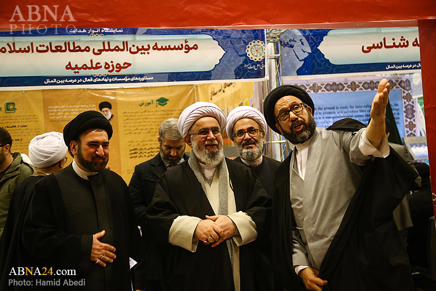 Photos: Ayatollah Ramazani visits “Lights of Guidance” exhibition
